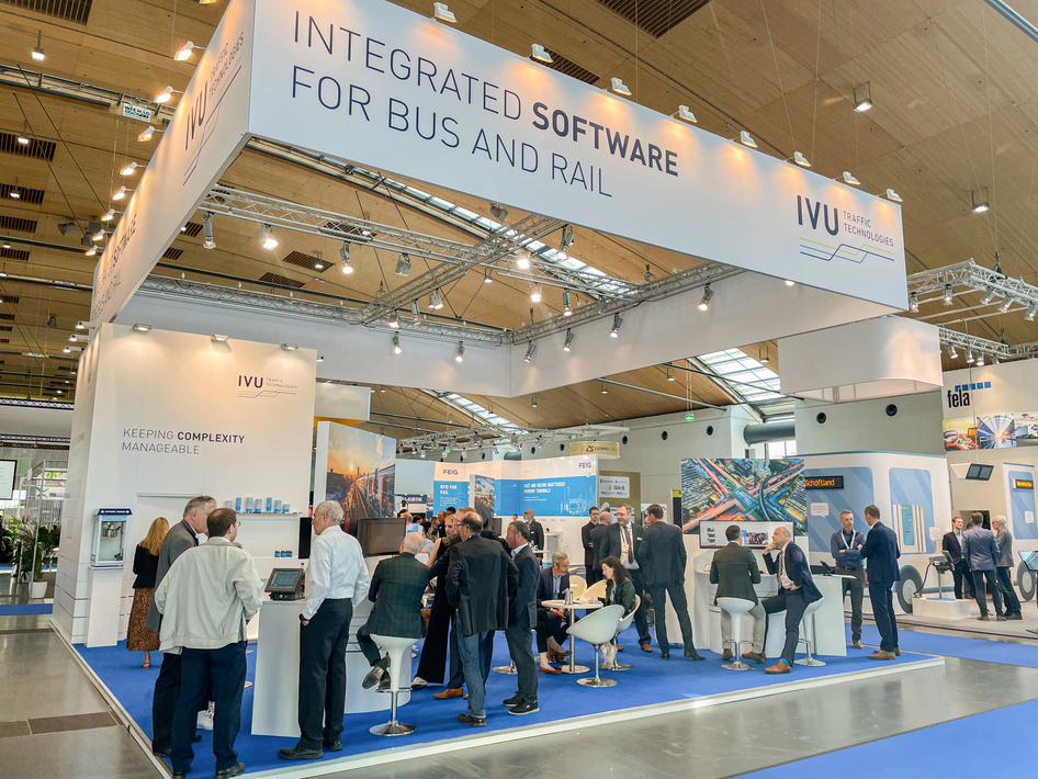 Visitantes de IT-Trans en el stand de IVU