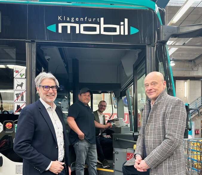 IVU Traffic Technologies - KMG Klagenfurt Mobil GmbH Centro de control con ordenador de a bordo para autobuses